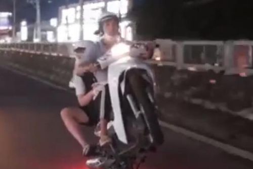 Xử lý nhóm thanh niên chạy xe một bánh, 'làm xiếc' trên Quốc lộ 1