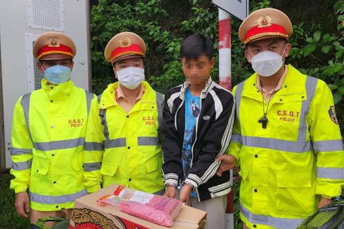 Chặn ma túy thẩm lậu giữa mùa mưa lũ
