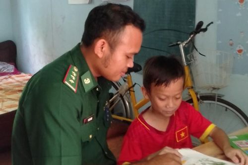 5.448 hộ gia đình người dân tộc thiểu số tham gia mô hình 'Bộ đội gắn với dân bản'