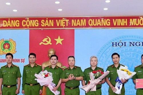 Hải Phòng: Khen thưởng lực lượng phá vụ án giết người tại quán karaoke