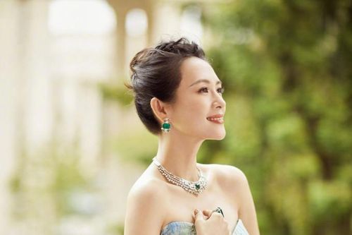 Học theo thói quen lành mạnh của Chương Tử Di để ở tuổi 44 vẫn được khen trẻ lâu