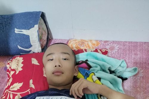 Hai mẹ con bị tai nạn mong được cứu giúp