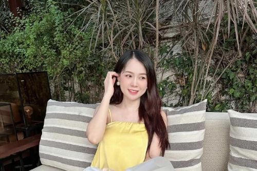 Không giấu kín, hot girl sở hữu 50 tỷ khoe vòng 2 lùm lùm