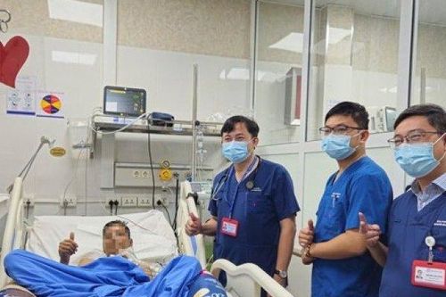 Thầy giáo trẻ suy đa tạng vì nhiễm vi khuẩn Whitmore được cứu sống ngoạn mục