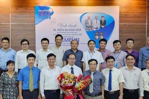 Giảng viên Huế nhận giải thưởng Viện Hàn lâm Pháp: Đi xa để trở về
