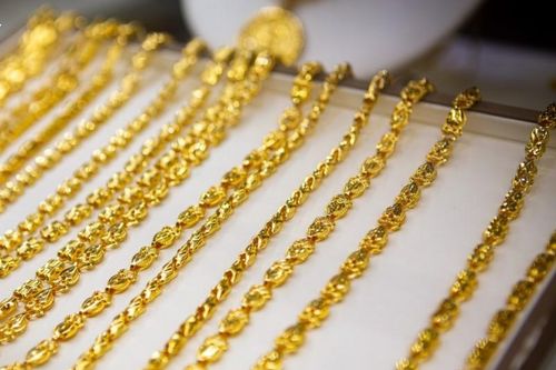 Điểm tin kinh tế - thị trường ngày 26/10/2023: Vàng trong nước giảm sâu; ngân hàng rao bán 37 chiếc xe buýt