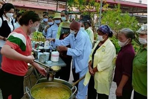 Những bát cháo nghĩa tình