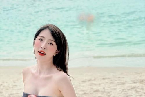 Quỳnh Nga khoe body miễn chê, đẹp không tỳ vết