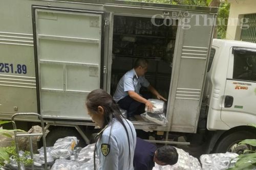 Thanh Hóa: Xử phạt 53 triệu đồng cơ sở buôn bán hàng hóa giả mạo nhãn hiệu, kinh doanh hàng nhập lậu