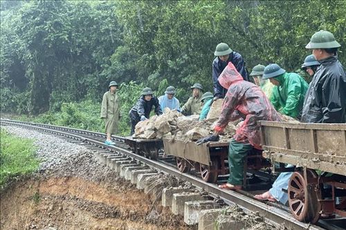 Mưa lũ gây ngập úng, sạt lở nghiêm trọng tại Hà Tĩnh