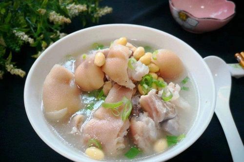 Trời se lạnh hầm bộ phận chứa đầy collagen của lợn với hạt giàu canxi hơn cả sữa được món canh bổ dưỡng, đẹp da