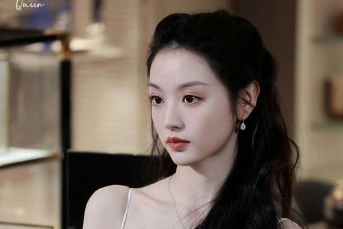 'Búp bê cổ trang' body quá đỗi nóng bỏng, lọt top tìm kiếm MXH