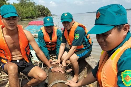 Đi đánh cá, phát hiện quả bom gần 340 kg còn nguyên ngòi nổ