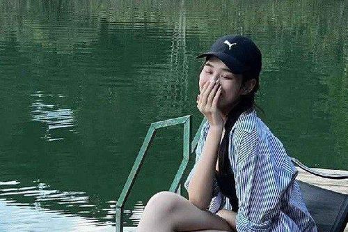 'Hoa hậu cấy lúa Thanh Hóa' khoe 'cặp chân triệu đô' với kiểu mặc giấu quần