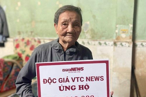 Độc giả VTC News giúp đỡ mẹ già 85 tuổi bán vé số nuôi con tâm thần