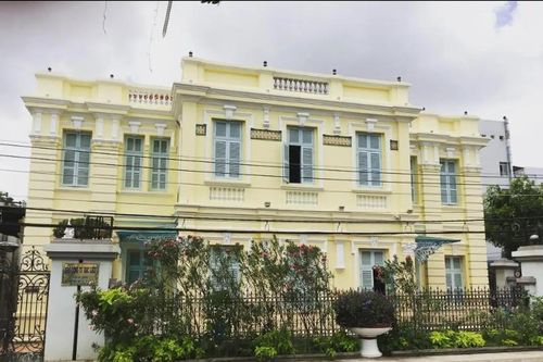 Cận cảnh dinh thự 400 tỷ của đại gia nhập gạch từ Paris về