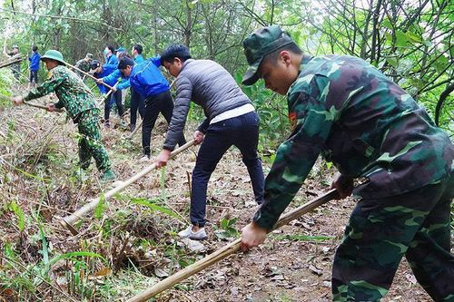 Giữ vững an toàn giao thông gắn với nhiệm vụ bảo vệ đường biên, cột mốc