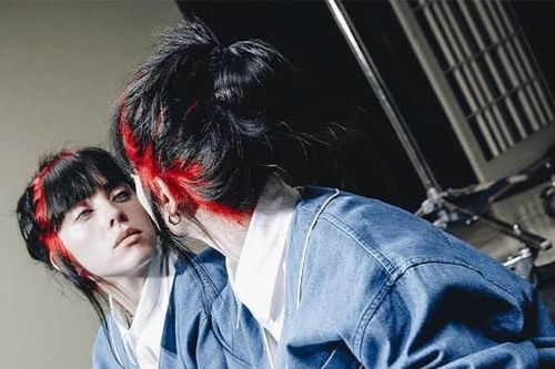Billie Eilish cá tính trong quảng cáo với Gucci
