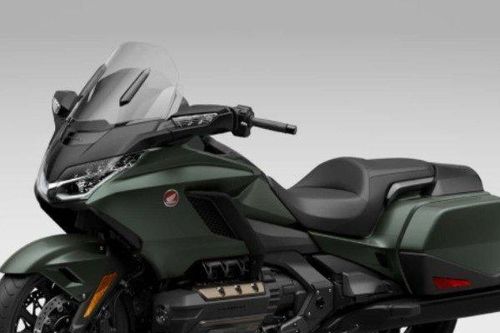 Ra mắt 2024 Honda Gold Wing màu xanh chống đạn, giá hơn 600 triệu đồng