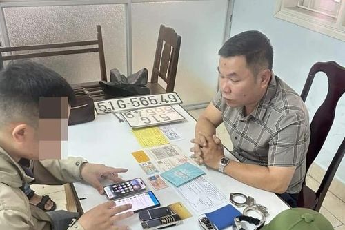 Đại tá 'rởm' đi xe biển xanh, lừa 7 tỷ đồng