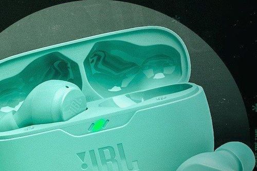 JBL tung bộ 3 tai nghe không dây mới, chống nước và pin 'trâu'
