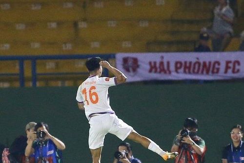 Việt Cường lập siêu phẩm, Bình Dương thắng nhọc Hải Phòng