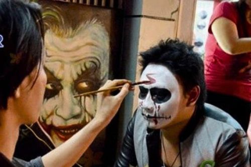 Biến tướng Halloween: Lai căng và dị hợm!