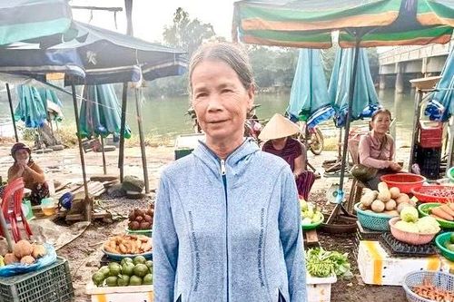 Hành động đẹp của nữ lao công nghèo trả lại 30 triệu đồng cho người đánh rơi