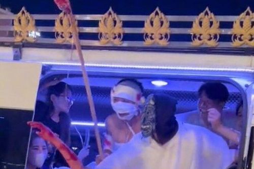 Xử phạt thêm tài xế và 'ma quỷ' trên xe tang diễu phố đêm Halloween