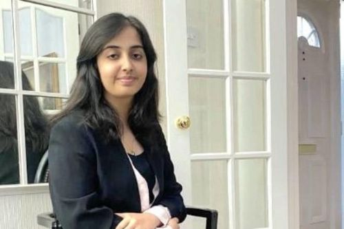 Thành tích đáng nể của nữ sinh 16 tuổi được Thủ tướng Pakistan tặng quà