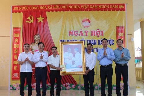 Phó Chủ tịch UBND tỉnh Lê Đức Giang dự ngày hội Đại đoàn kết toàn dân tộc tại khu dân cư Thanh Xuân, thị trấn Hậu Lộc