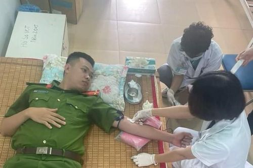 Trung úy Công an hiến máu cứu sống nữ bệnh nhân ở Lào Cai