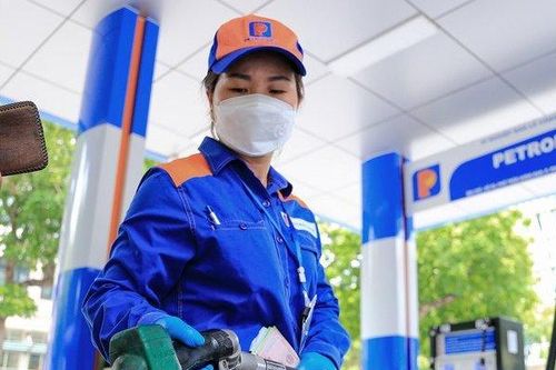 Đề xuất tiếp tục giảm thuế bảo vệ môi trường, giá xăng dầu bớt áp lực