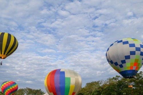 Khinh khí cầu lần đầu tiên xuất hiện trên bầu trời Ký túc xá ĐHQG - TP.HCM trong khuôn khổ lễ hội School Fest