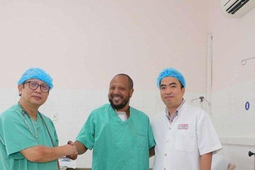 Kịp thời cứu người đàn ông nước ngoài bị bệnh lý tim mạch nặng