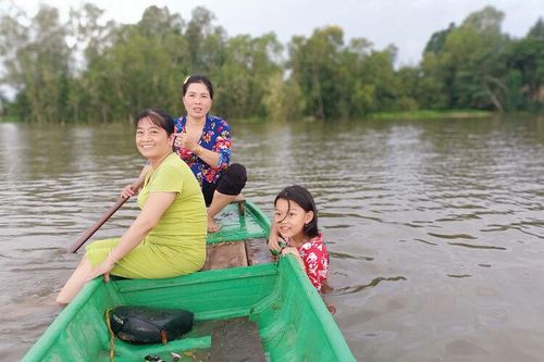 Tắm đồng mùa nước nổi