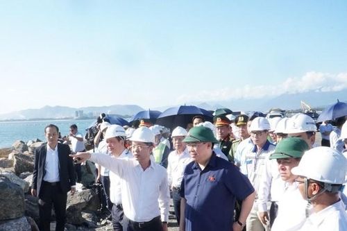 Chủ tịch Quốc hội kiểm tra tình hình thi công dự án cảng Liên Chiểu