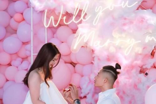 Hot boy Trí Thịt Bòa bất ngờ cầu hôn bạn gái tiểu thư