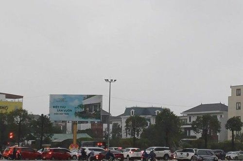Nghệ An: Nhiều tuyến đường ở Tp.Vinh ngập nặng sau mưa lớn