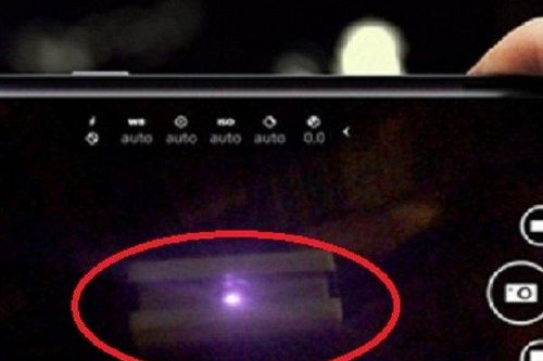 Mỗi lần vào nhà nghỉ, nên làm điều này đầu tiên để dễ dàng phát hiện camera ẩn