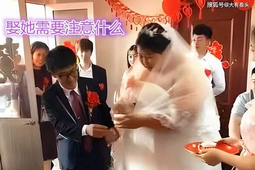 Cô dâu nặng 200kg được chồng cưng như trứng mỏng trong ngày cưới