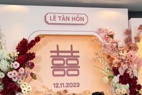 Cựu hot girl Midu tặng 2 sổ đỏ cho em trai lấy vợ
