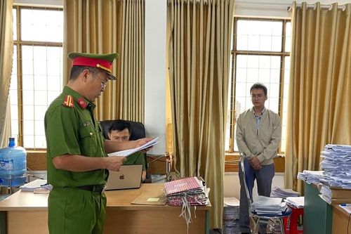 Tạm giữ hình sự nhân viên Văn phòng Đăng ký đất đai tỉnh Gia Lai vì nhận hối lộ
