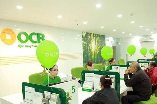 Vợ thành viên Hội đồng quản trị OCB kiên trì bán ra cổ phiếu