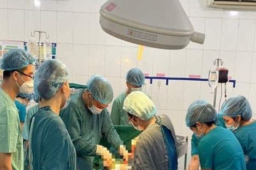 Bệnh viện kích hoạt báo động đỏ cứu thai phụ bị vỡ thai ngoài tử cung