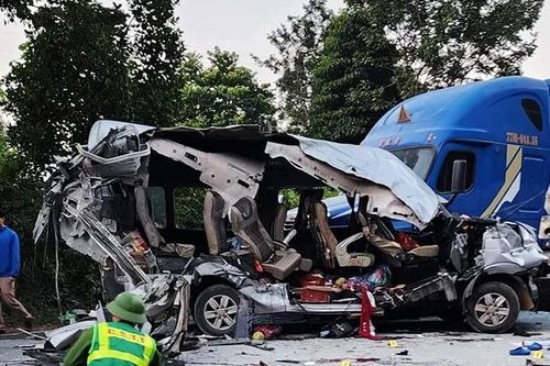 Vụ tai nạn 16 người thương vong tại Lạng Sơn: Tài xế xe khách khai do quay đầu lại nói chuyện với khách