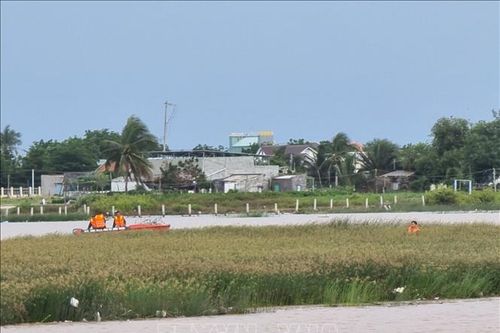 Tìm thấy thi thể nam sinh dưới ao Bầu Chùa