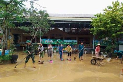 Khẩn trương khắc phục hậu quả mưa lũ, sớm đón học sinh trở lại trường