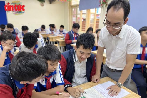 'Người cha' nơi sân trường luôn 'sưởi ấm' trái tim cậu học trò thiệt thòi
