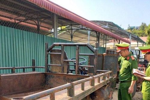 Bắt đối tượng rủ bạn về nhà lấy trộm xe công nông của mẹ ruột